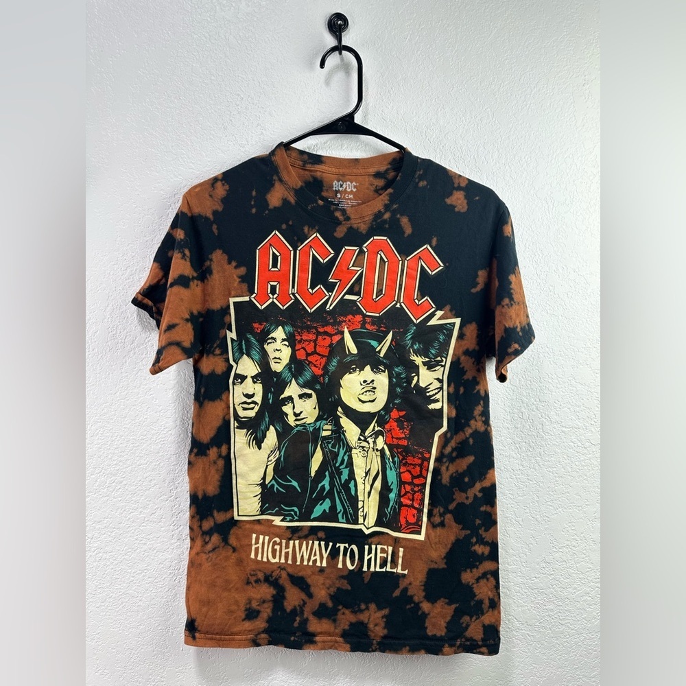 AC/DC Men’s Orange and Black Tie-Dye Shirt Size Small